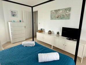 3 室のベッドルーム、アイロン / アイロン台、WiFi、ベッドシーツ