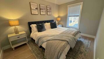 2 slaapkamers, een strijkplank/strijkijzer, reisbedje, wifi