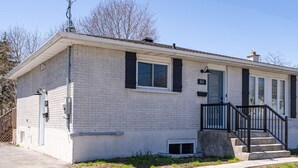 Unclassified image, 4 of 15, button - Cozy 2BDR Lots Of Amenities (Cornwall)