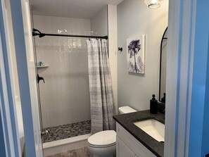 Hair dryer, towels - Brand New Spacious Coastal Home (South Kingstown)