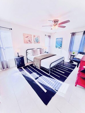 Een strijkplank/strijkijzer, reisbedje, gratis wifi, beddengoed