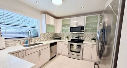 Central Gem Pool: near UM, Metro Rail, GroveGables