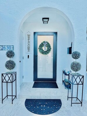 Exterior detail - Miami 4BR Oasis: Private heated pool near Grove UM (Miami)