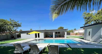 Remodeled Grand Villa Oasis Pool BBQ and Ping Pong