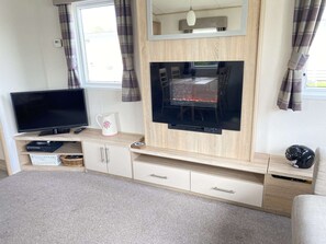 TV, fireplace
