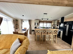 Interior - Wyndham Lodge, sleeps 6 in comfort (Hoburne Holiday Park)