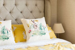 3 bedrooms, iron/ironing board, WiFi, bed sheets - Cottontail, hot tub holiday home for 6 guests (Hoburne Holiday Park)