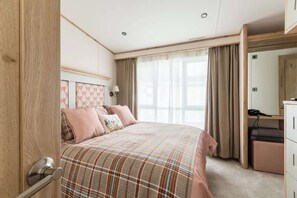 2 室のベッドルーム、アイロン / アイロン台、WiFi、ベッドシーツ