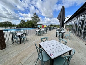 Outdoor dining - Puddleducks Hot Tub that sleeps 6 (Hoburne Holiday Park)