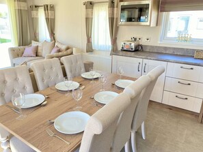 Dining - Puddleducks Hot Tub that sleeps 6 (Hoburne Holiday Park)