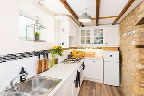 Fridge, microwave, oven, stovetop - Why Not, in the heart of the Cotswolds (Stow on the Wold)