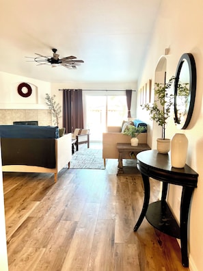 Smart TV, fireplace