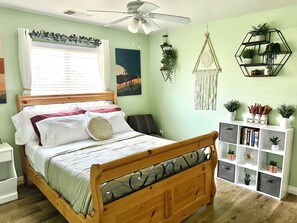4 bedrooms, desk, iron/ironing board, travel crib