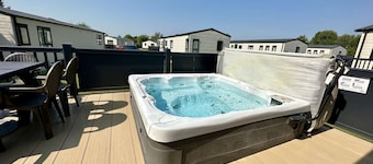 Daisy, A Hot Tub Home, Also Dog Friendly