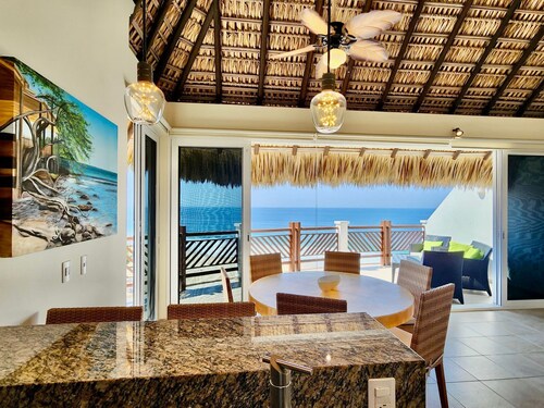 Beachfront escape! secluded Palmarito beach Penthouse near Puerto Escondido