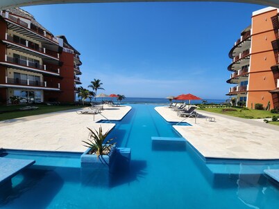 Beachfront escape! secluded Palmarito beach Penthouse near Puerto Escondido