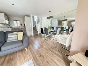 Televisión, mesa de ping pong