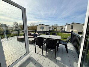 Outdoor dining - The Lighthouse Lodge (Hoburne Holiday Park)