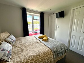 2 chambres, fer et planche à repasser, Wi-Fi, draps fournis
