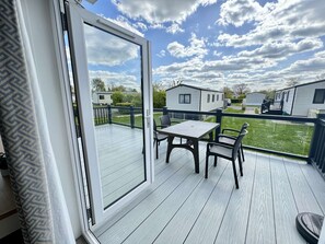 Outdoor dining - The Lighthouse Lodge (Hoburne Holiday Park)