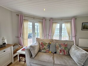 Fernseher, Tischtennisplatte