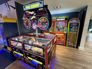 Game room - Sunnyside static lakeside home (Hoburne Holiday Park)
