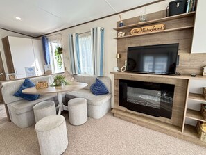 TV, fireplace