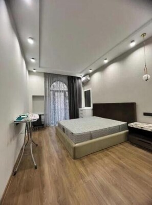 2 室のベッドルーム、アイロン / アイロン台、WiFi、ベッドシーツ