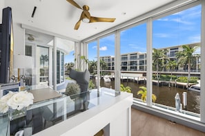 Dining - Villa Seminole: Luxurious Waterfront Retreat with Pool, Gym & Hot Tub (Fort Lauderdale)