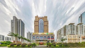 A hotel with a central tower, multiple floors, and a large entrance with a canopy. - Ruixin Hotel (Fuqing)