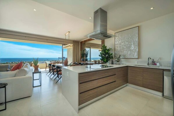 Fridge, microwave, oven, stovetop - Serene Oceanview Getaway with Private Terrace (Cabo San Lucas)