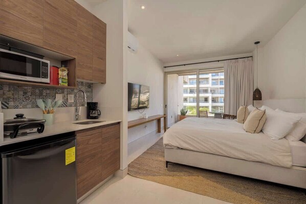 1 bedroom, iron/ironing board, WiFi, bed sheets - 8302B VV3 · New Modern 1BR studio @ Vista Vela 3 (Cabo San Lucas)