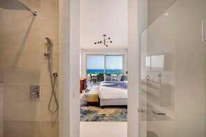 3 bedrooms, desk, iron/ironing board, travel crib