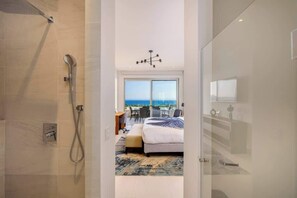 3 bedrooms, iron/ironing board, travel crib, free WiFi