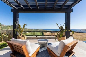 Terrace/patio - Luxury Villa, Infinity Pool & Ocean Horizon (Cabo San Lucas)
