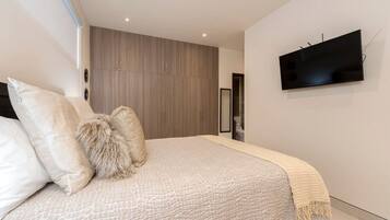 2 dormitoris, escriptori, planxa i posts de planxar i wifi