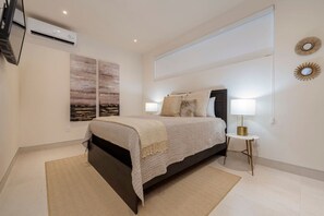 2 bedrooms, desk, iron/ironing board, WiFi