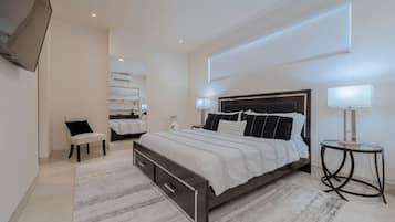 2 bedrooms, desk, iron/ironing board, WiFi