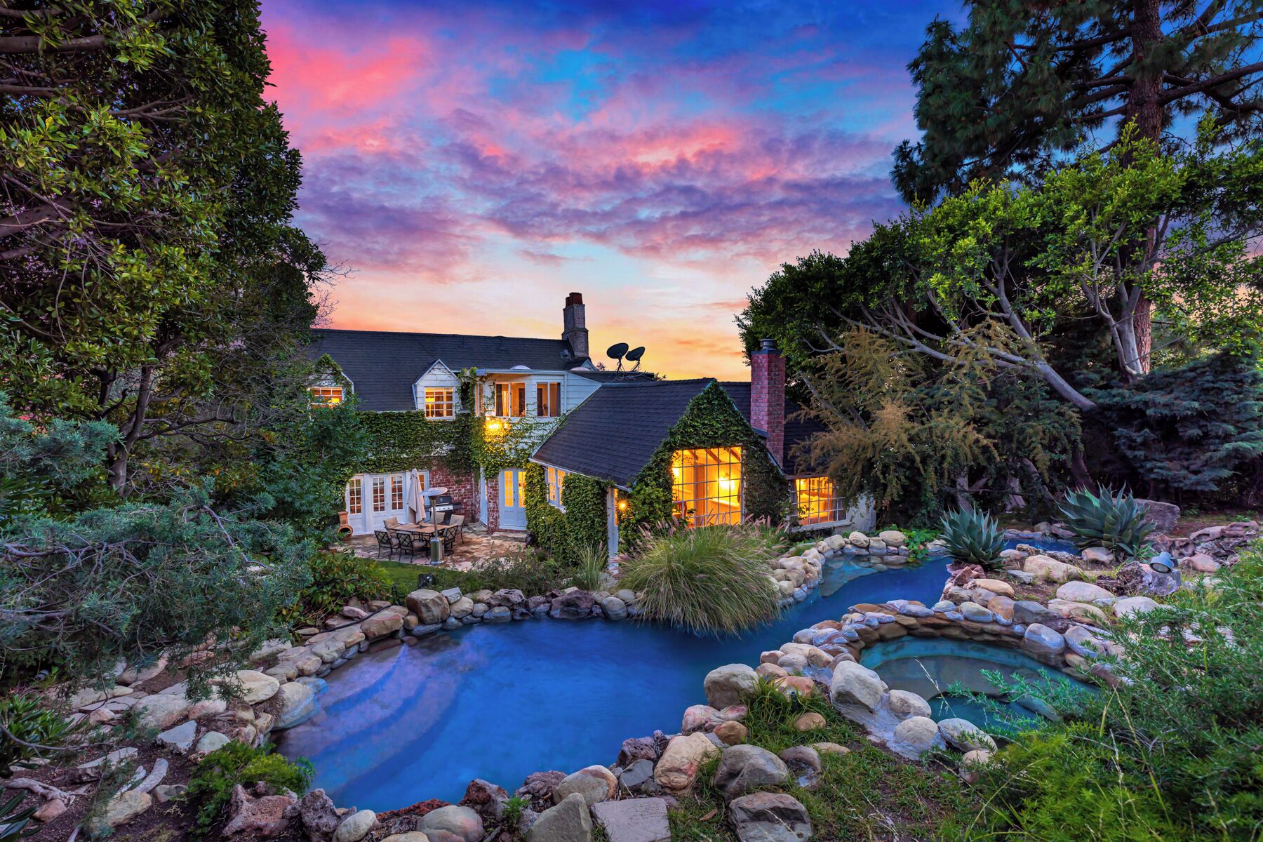 Hollywood Hills Celebrity View Estate w/ Lagoon Pool & City Views from VILLAWAY®