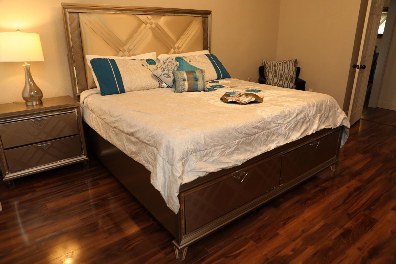 4 habitaciones, escritorio, tabla de planchar con plancha y wifi gratis 