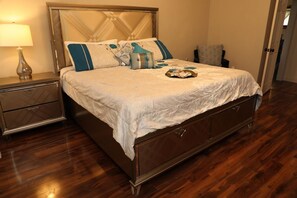 4 bedrooms, desk, iron/ironing board, free WiFi