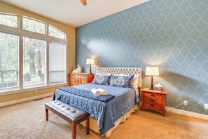 3 bedrooms, iron/ironing board, WiFi, bed sheets - Redmond Golf Getaway - Near Smith Rock State Park! (Redmond)