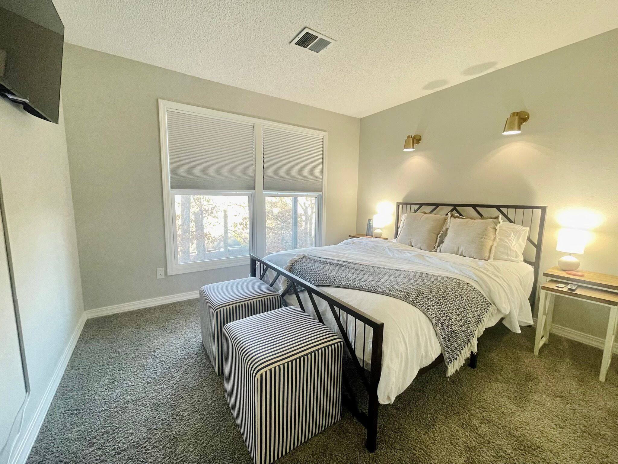Townhome in Bella Vista with quick access to bike trails, parks, lakes & more!