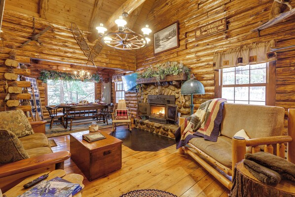 TV, fireplace, books - Lake & Beach Access at Lake Luzerne Cabin! (Lake Luzerne)