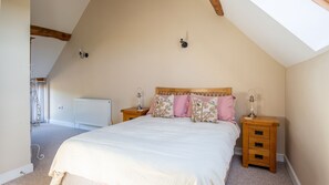 4 عدّة غرف نوم ومكواة/لوح كي وسرير سفر وواي فاي مجانًا