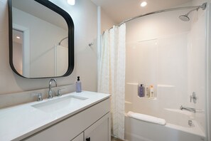 Hair dryer, towels - Pet Friendly! The Jewel View Cottages Unit 5 (Bigfork)