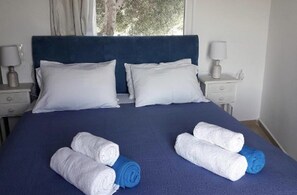 4 bedrooms, in-room safe, iron/ironing board, free WiFi