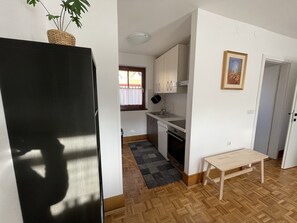 Fridge, oven, dishwasher, toaster