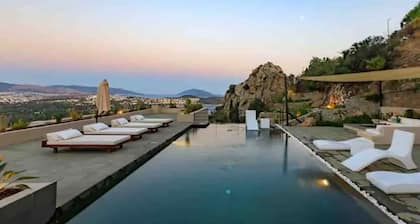 Mansion with elevator, housekeeper, breakfast