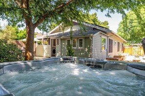 Bain à remous extérieur